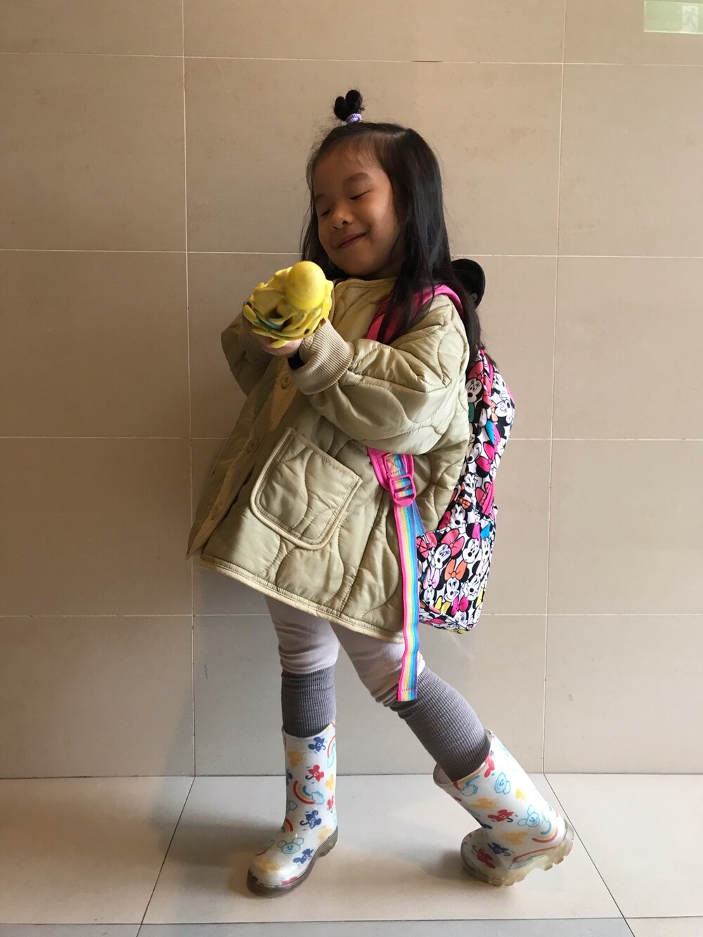 「girl、ootd、school」｜「Disneyのアイテム（バックパック/リュック、その他）」を使った、coco and doreenさん（キッズ・100cm）の冬コーディネートの1枚目の写真