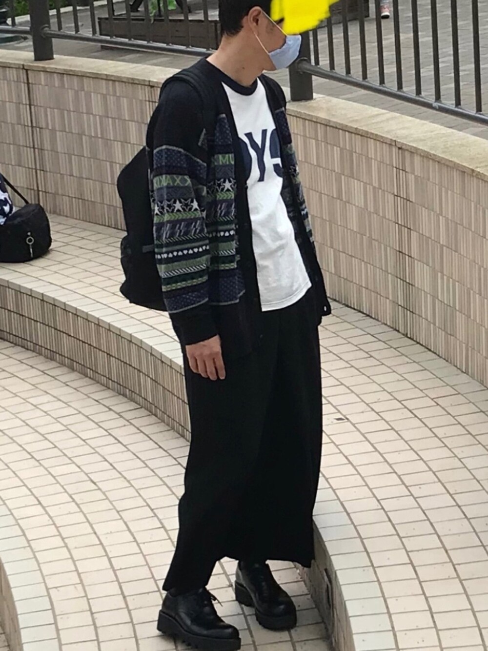 「ワイドパンツ、オーバーサイズ」｜「LAD MUSICIANのアイテム（カーディガン/ボレロ、ブラック系）」を使った、tackmeさん（メンズ・179cm）の春コーディネートの1枚目の写真