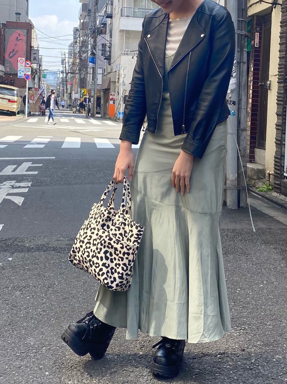 「オトナカジュアル、シンプル、春、プチプラ、春カラー、高身長女子、高身長コーデ、骨格診断ストレート、フーズフーチコ、ローリーズファーム(LOWRYS FARM)」｜「archivesのメロー５分袖Ｔシャツ（Tシャツ/カットソー、ホワイト系）」を使った、𝕂𝕒𝕟𝕒𝕜𝕠さん（レディース・164cm）の春コーディネートの1枚目の写真