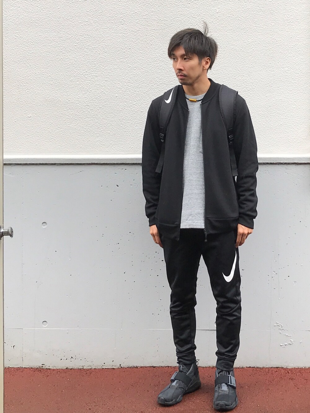 「バックパック、ブルゾン、UNIQLO、NIKE、スニーカー、コミューター、スポーツミックス、スウェット」｜「NIKEのNIKE ナイキ NIKE KOMYUTER SE ナイキ コミューター ＳＥ AA0531 001BLACK/ANTHRA（スニーカー、ブラック系）」を使った、N i s s yさん（メンズ・172cm）の秋コーディネートの1枚目の写真