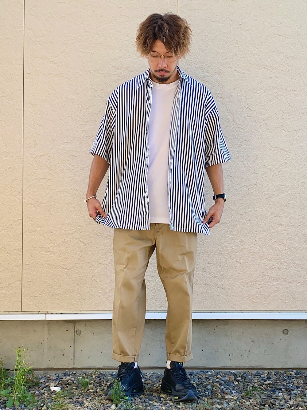 「ストライプシャツ、MONKEY TIME、オーバーサイズ、チノパン、UNIQLO、スニーカー、NIKE、miansai、めがね」｜「MONKEY TIMEの＜monkey time＞ BACK OPEN SHT/バックオープンシャツ（シャツ/ブラウス、その他）」を使った、N i s s yさん（メンズ・172cm）の秋コーディネートの1枚目の写真