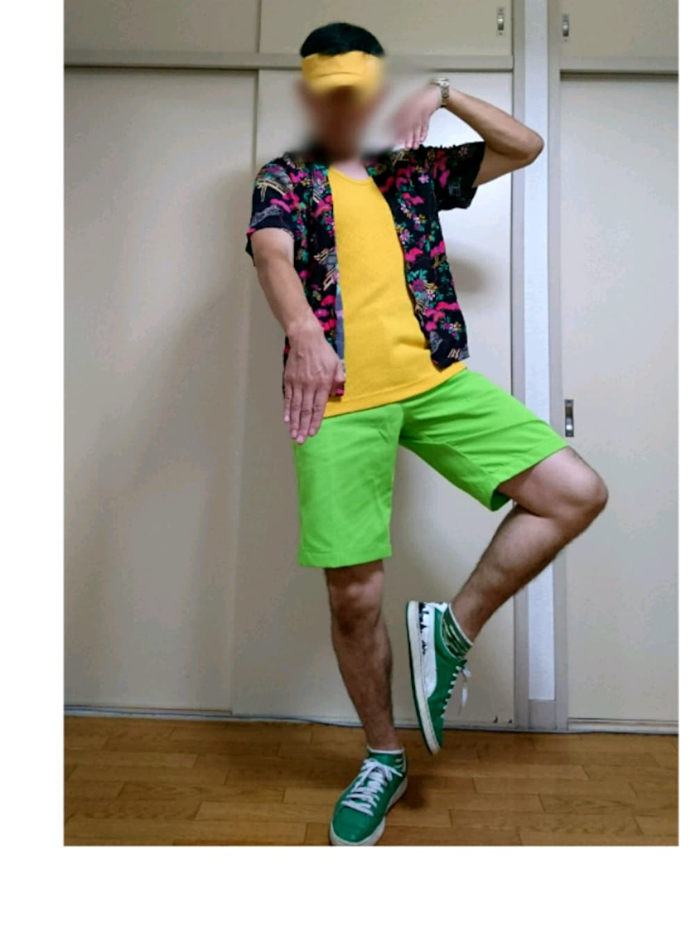 「アロハシャツ、ハーフパンツ、サンバイザー、ハロショ、ハロヲタ、スニーカー、PUMA、ポーズに意味は無い」｜「CALLA WAYのアイテム（サンバイザー、イエロー系）」を使った、エンジョイ・スイッチさん（メンズ・174cm）の夏コーディネートの1枚目の写真