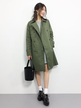 「アイテム（トレンチコート、ゴールド系）」を使った、吉岡由梨子さん（レディース・158cm）の冬コーディネート