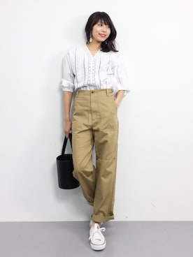 「スカラップ」｜「アイテム（チノパンツ）」を使った、吉岡由梨子さん（レディース・158cm）の春コーディネート