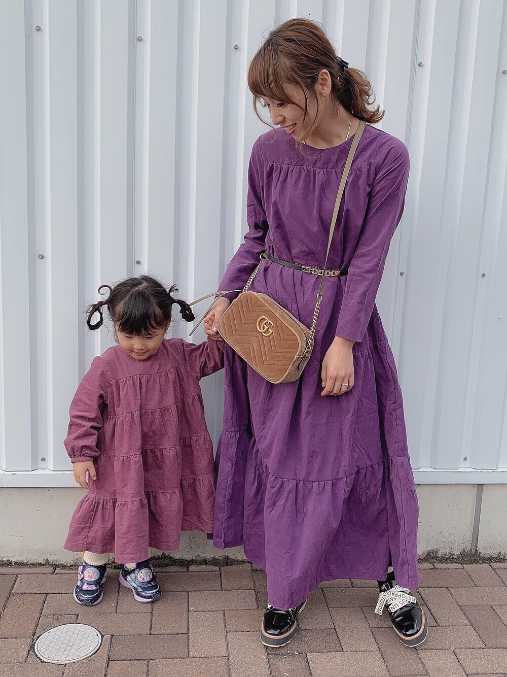 「ZOZO公認ユーザー、秋冬コーデ、親子コーデ、リンクコーデ、プティマイン、KOBE LETTUCE、シンプルコーデ」｜「KOBE LETTUCEのティアードロングワンピース＊/レディース/フレア/マキシ丈[E1928]神戸レタス（ワンピース、パープル系）」を使った、Kom︎oさん（レディース・158cm）の秋コーディネートの1枚目の写真