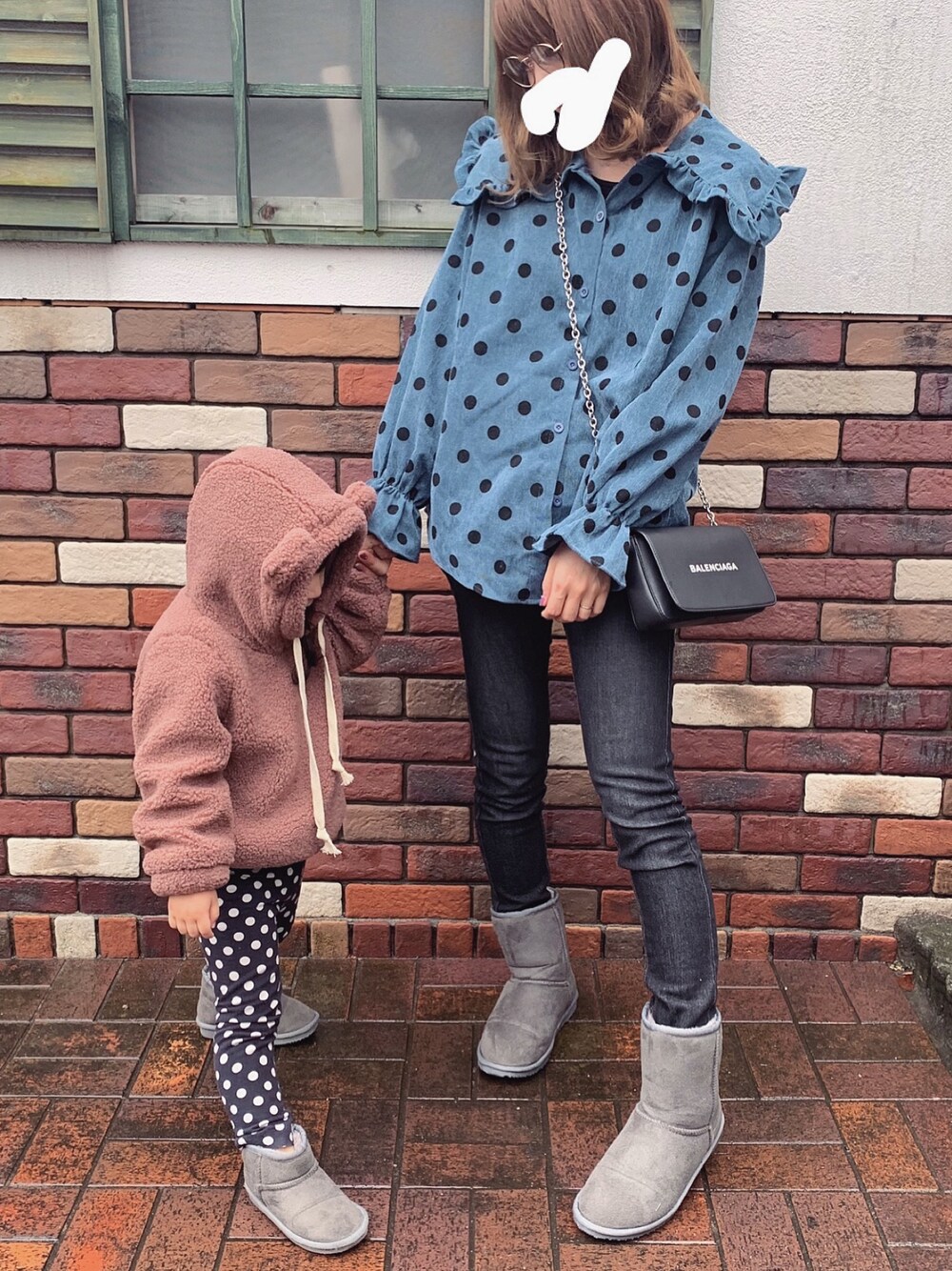 「カジュアルコーデ、シンプル、休日スタイル、おしゃれさんと繋がりたい、ママファッション、リンクコーデ、親子コーデ、親子でおそろい、UNIQLO」｜「UNIQLOのアイテム（パンツ、ブラック系）」を使った、Kom︎oさん（レディース・158cm）の冬コーディネートの1枚目の写真