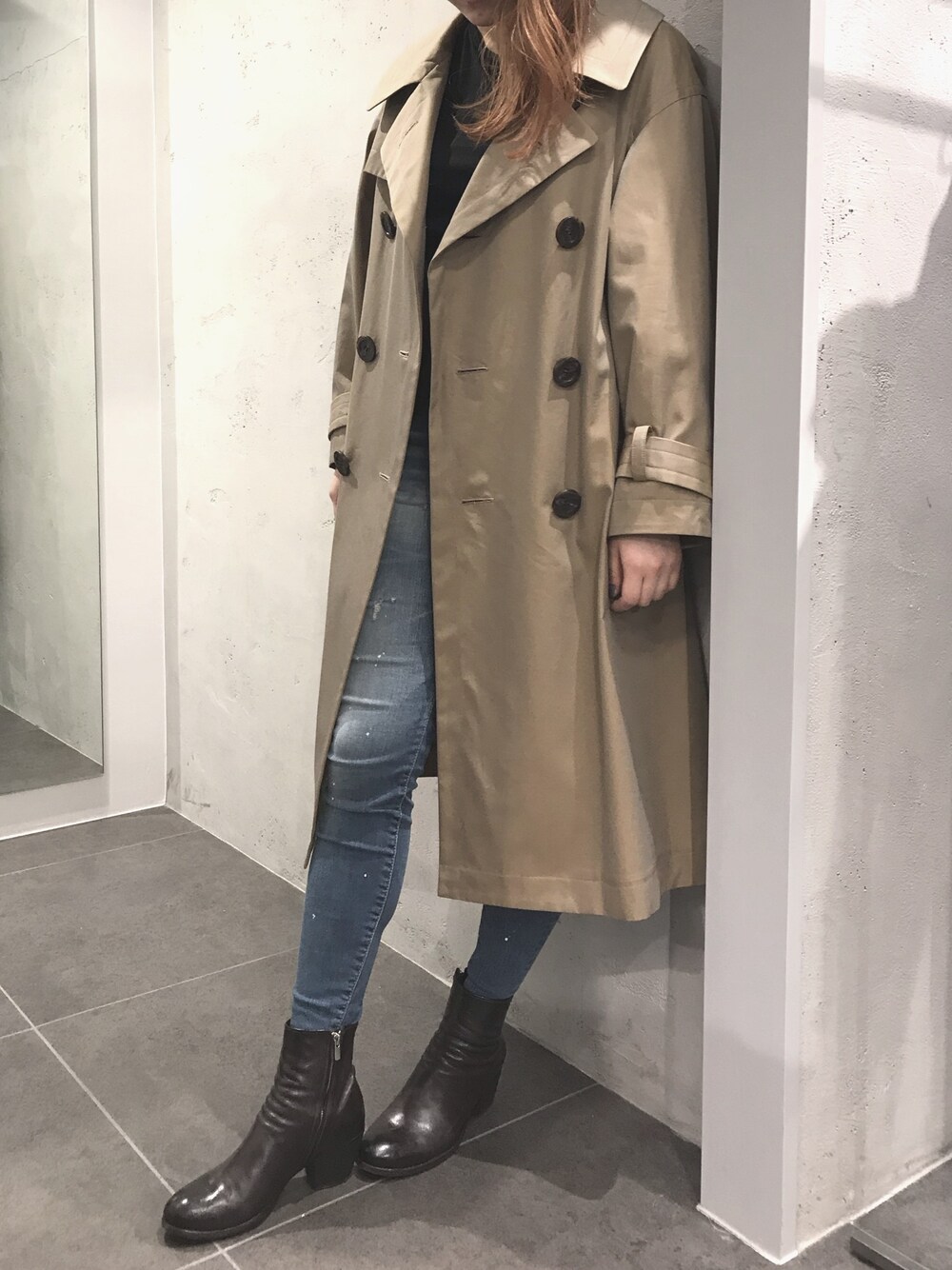 「春コーデ、大人カジュアル、surt、ROBES&CONFECTIONS、B2nd、OFFICINE CREATIVE、ブーツ、トレンチコート、デニム」｜「ROBES&CONFECTIONSのアイテム（トレンチコート、ベージュ系）」を使った、kawamotoさん（レディース・166cm）の春コーディネートの1枚目の写真