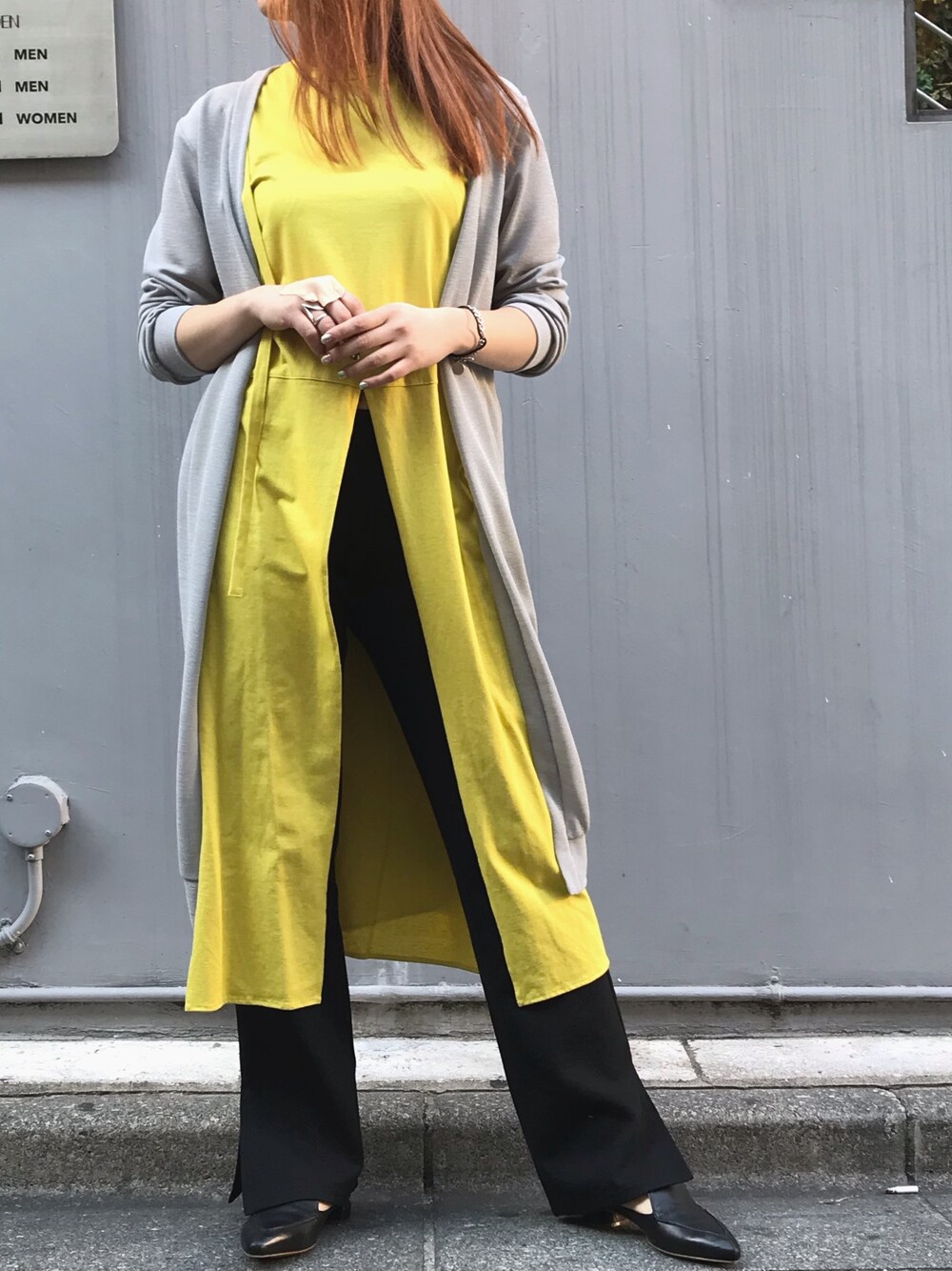 「カーディガン、グレー、イエロー、spring、パンツスタイル、B2nd、OFFICINE CREATIVE、オトナ女子、はるコーデ、droitbello」｜「DROIT BELLOのDROIT BELLO(ドロイトベロ)ﾛﾝｸﾞﾆｯﾄｶｰﾃﾞｨｶﾞﾝ（カーディガン/ボレロ、グレー系）」を使った、kawamotoさん（レディース・166cm）の春コーディネートの1枚目の写真