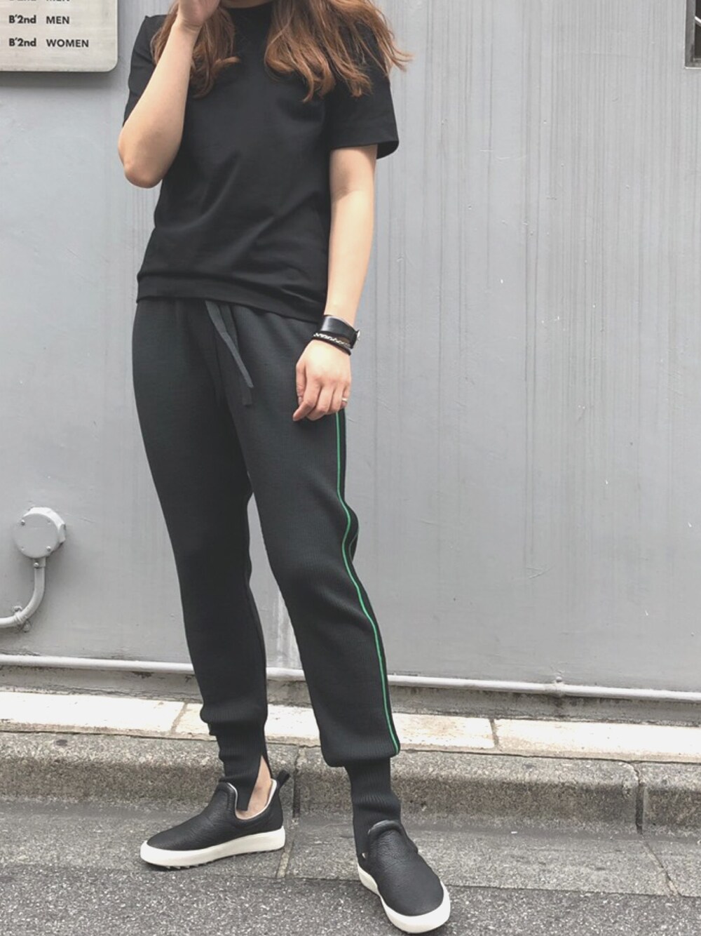 「スニーカー、ys、オトナカジュアル、ゆるコーデ、メンズライク、ラインパンツ、ATON、B2nd、スニーカーコーデ、ワイズ」｜「Y'sのアイテム（その他パンツ、ブラック系）」を使った、kawamotoさん（レディース・165cm）の夏コーディネートの1枚目の写真