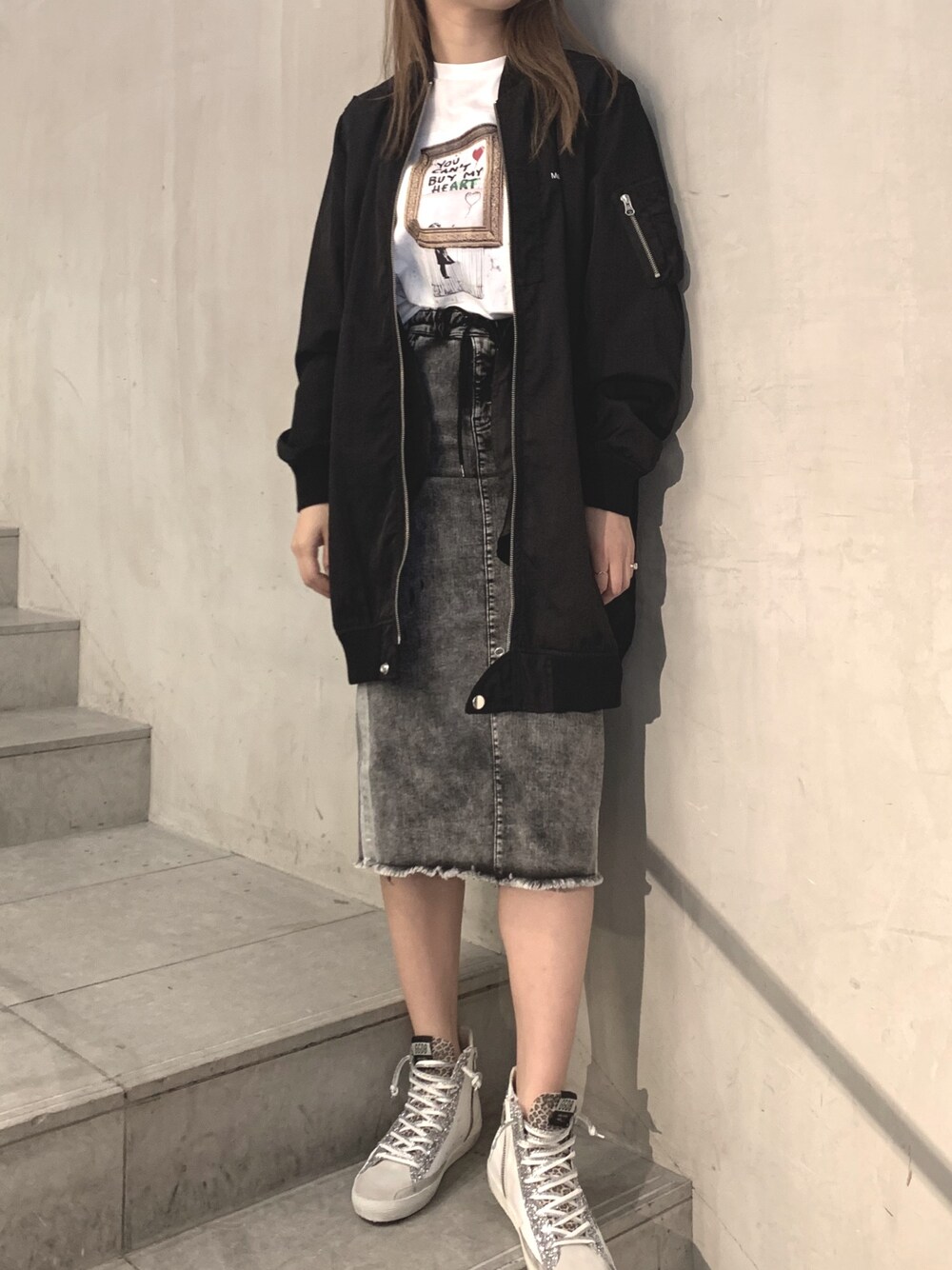 「GOLDEN GOOSE、黒、スニーカーコーデ、着回しコーデ、ストリートコーデ、オトナカジュアル、surt、MM6 Maison Martin Margiela、秋服準備はじめました」｜「GOLDEN GOOSEのアイテム（スニーカー、ホワイト系）」を使った、kawamotoさん（レディース・166cm）の秋コーディネートの1枚目の写真
