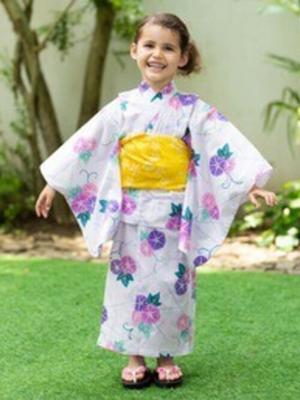 「浴衣、甚平、和装、mikihouse、ミキハウス、夏祭り、ゆかた、浴衣女子、夕涼み会、夏の和物語」｜「MIKI HOUSEのあさがお柄浴衣（浴衣、パープル系）」を使った、mikihouse担当者さん（キッズ・104cm）の夏コーディネートの1枚目の写真