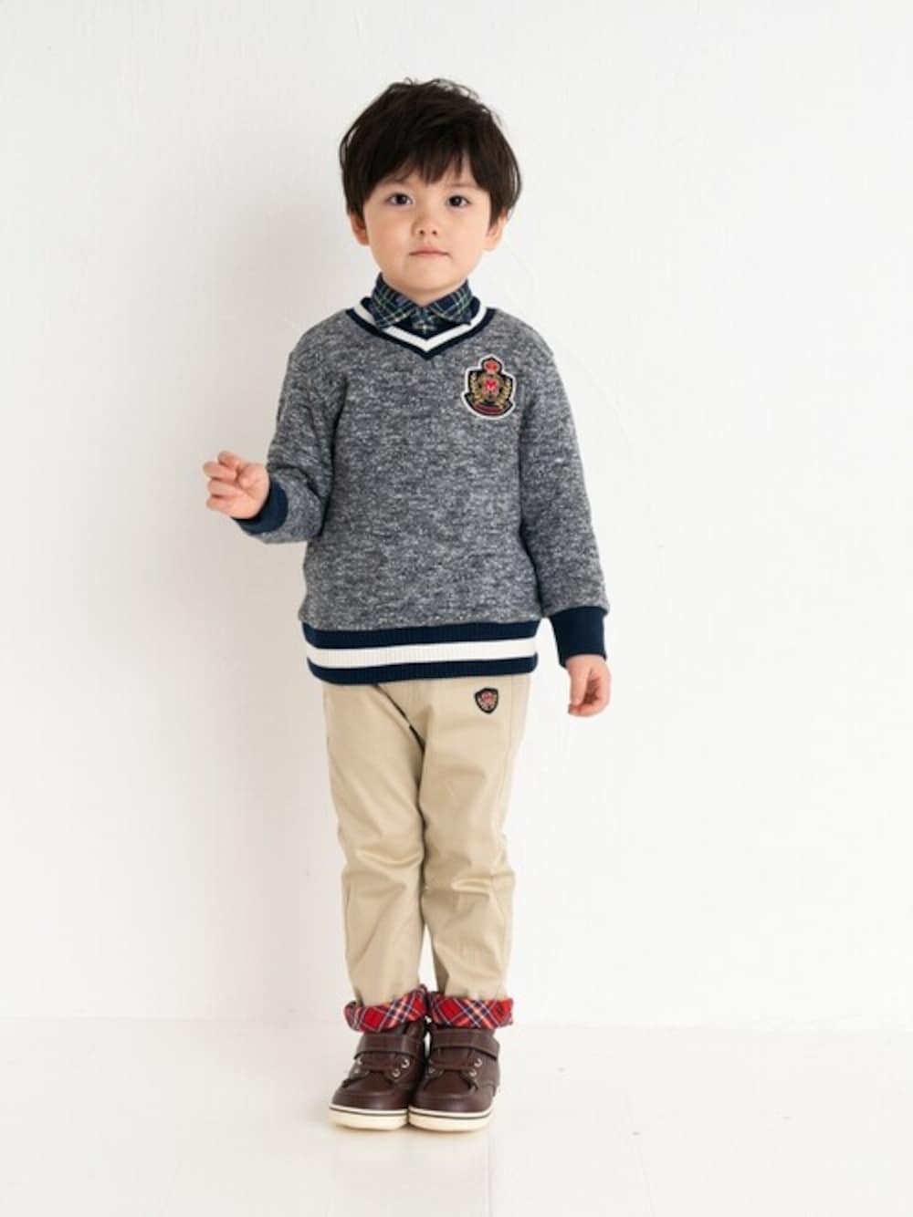 「チェック柄、トラッド、チェックパンツ、キッズコーデ、男の子コーデ、mikihouse、おでかけコーデ、ミキハウス、秋コーデ、秋トレンド2021」｜「MIKI HOUSEの長袖チェックシャツ（シャツ/ブラウス、ブルー系）」を使った、mikihouse担当者さん（キッズ・102cm）の夏コーディネートの1枚目の写真