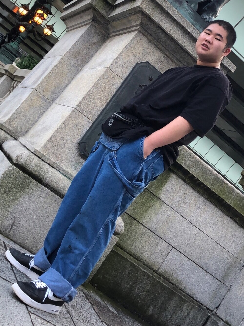 「夏コーデ、古着、Tシャツ、オーバーオール、AIR FORCE 1、おしゃれさんと繋がりたい」｜「古着のアイテム（サロペット/オーバーオール、ブルー系）」を使った、ｲｻﾐﾝさん（メンズ・172cm）の夏コーディネートの1枚目の写真