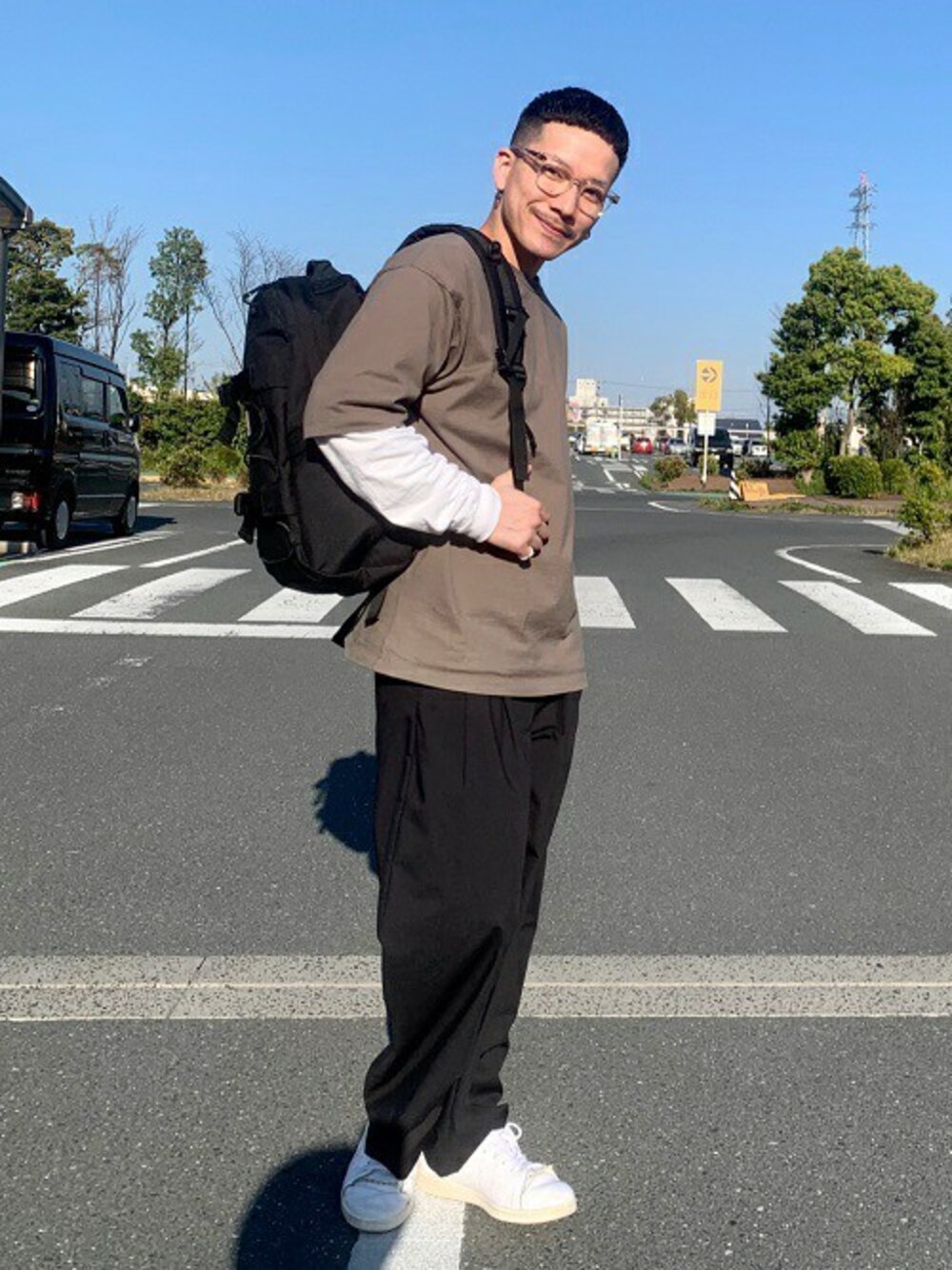 「ワイドパンツ、SENSEOFPLACE、カジュアルコーデ、ゆるコーデ、センスオブプレイス、ヘビーウェイトT、BEEFY、SENSE OF PLACE by URBAN RESEARCH」｜「SENSE OF PLACE by URBAN RESEARCHのヘビーウエイトTシャツ(5分袖)（Tシャツ/カットソー、グリーン系）」を使った、SENSE OF PLACE ONLINE STOREさん（メンズ・174cm）の春コーディネートの1枚目の写真