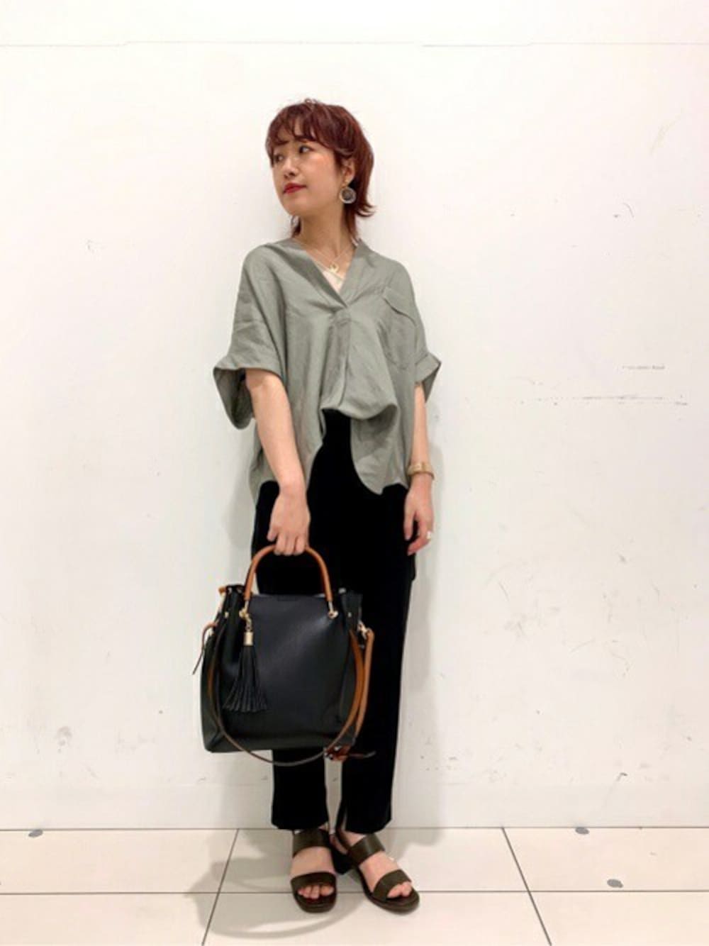 「ミントグリーン、サンダル、SENSEOFPLACE、スキッパーシャツ、通勤コーデ、オフィスカジュアル、SENSE OF PLACE、SENSE OF PLACE by URBAN RESEAR、RODESKO、SENSE OF PLACE by URBAN RESEARCH」｜「SENSE OF PLACE by URBAN RESEARCHのリネンレーヨン スキッパーシャツ（シャツ/ブラウス、グリーン系）」を使った、SENSE OF PLACE ONLINE STOREさん（レディース・153cm）の春コーディネートの1枚目の写真