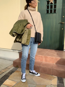 「ZARA（ザラ）のアイテム（デニムパンツ、ブルー系）」を使った、hanapiさん（レディース・165cm）の冬コーディネート