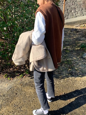 「niko and...（ニコアンド）のスリット入りケーブルベスト（ベスト、ブラウン系）」を使った、hanapiさん（レディース・165cm）の冬コーディネート