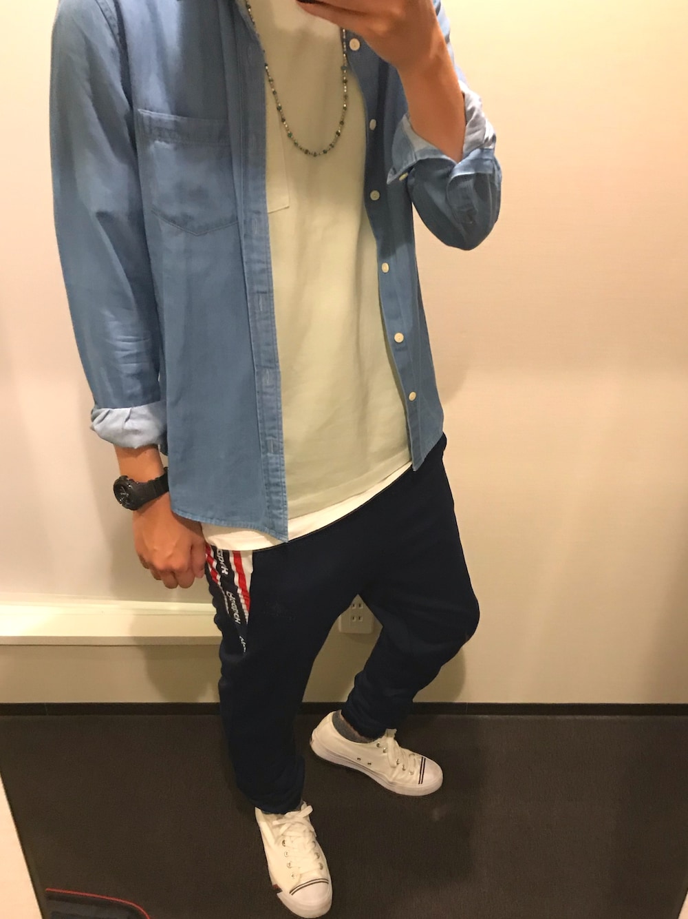 「Reebokのトラックパンツ [F FRANCHISE TRACKPANT]（その他パンツ、ブルー系）」を使った、FLさん（メンズ・178cm）の冬コーディネートの1枚目の写真