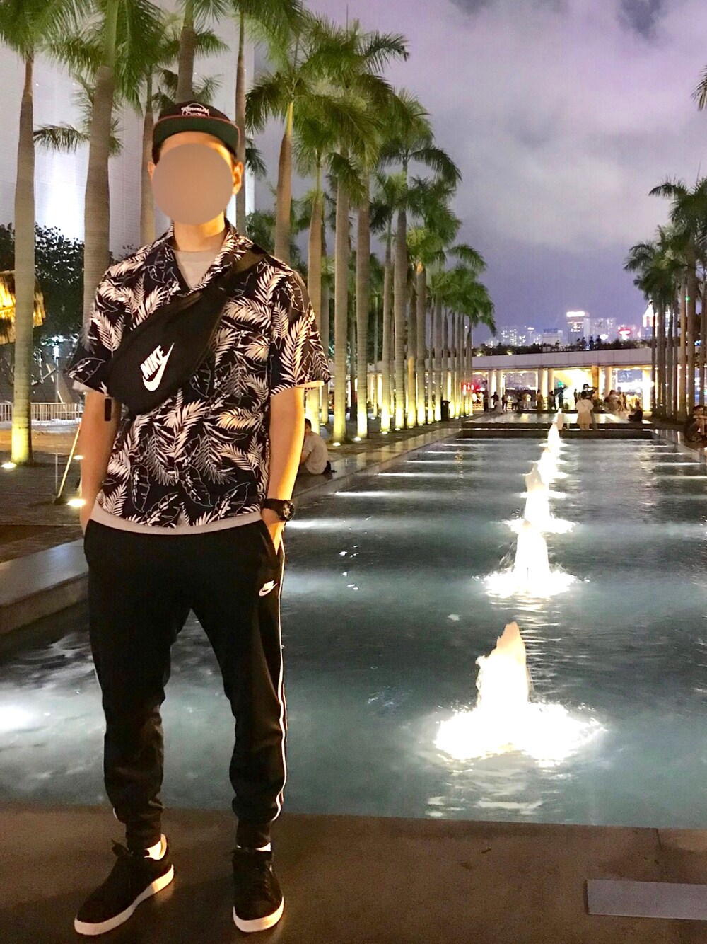 「NIKE」｜「NIKEの＜NIKE（ナイキ）＞ HERITAGE HIP BAG/バッグ（ショルダーバッグ、ブラック系）」を使った、FLさん（メンズ・178cm）の春コーディネートの1枚目の写真