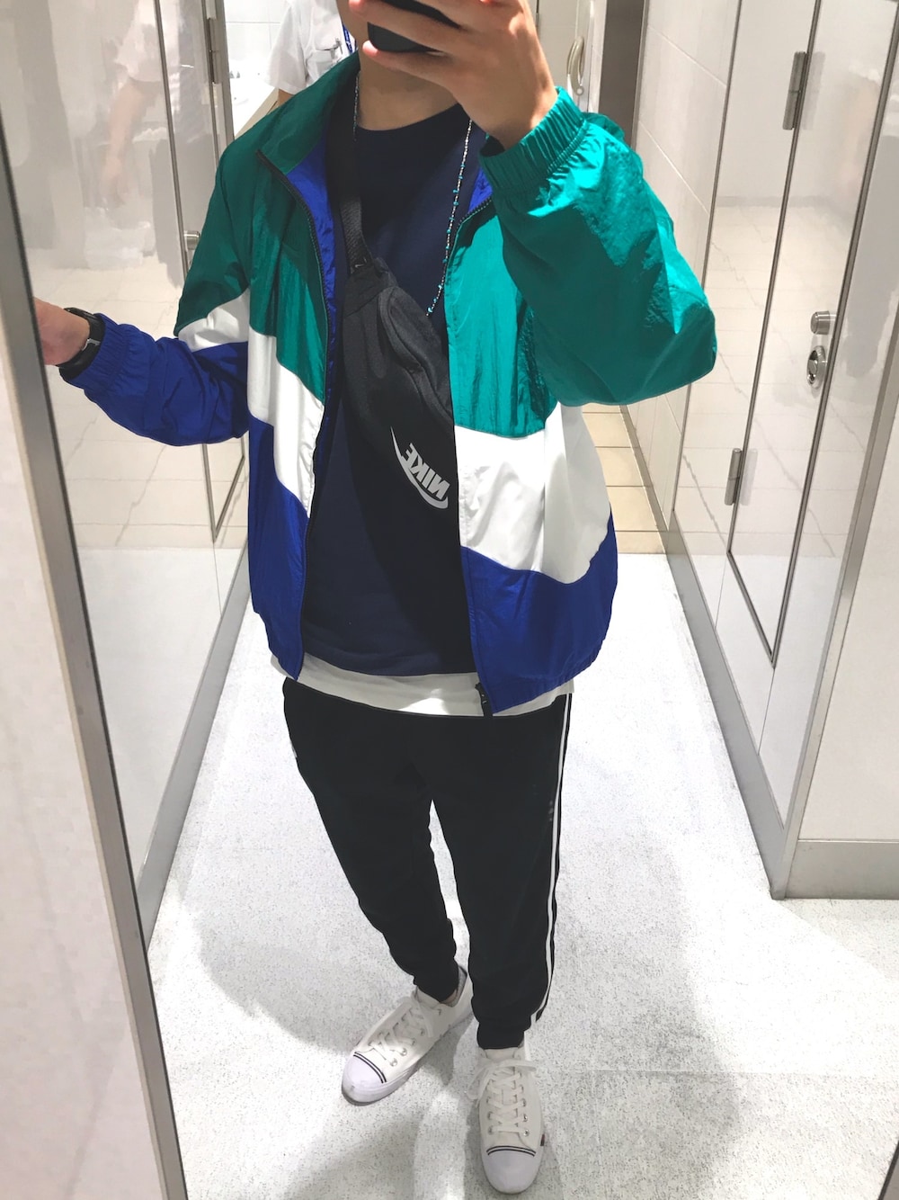 「NIKE」｜「NIKEの【MENS】HBR STMT WOVEN JACKET / NIKE（ナイロンジャケット、グリーン系）」を使った、FLさん（メンズ・178cm）の秋コーディネートの1枚目の写真