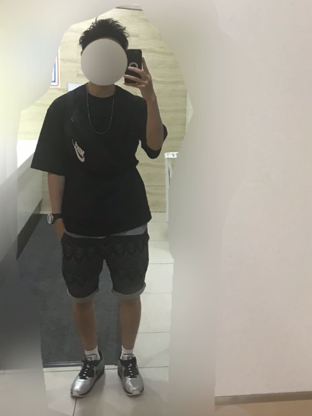 「ユニクロユー」｜「UNIQLOのエアリズムコットンオーバーサイズTシャツ（5分袖）（Tシャツ/カットソー、ブラック系）」を使った、FLさん（メンズ・178cm）の夏コーディネートの1枚目の写真