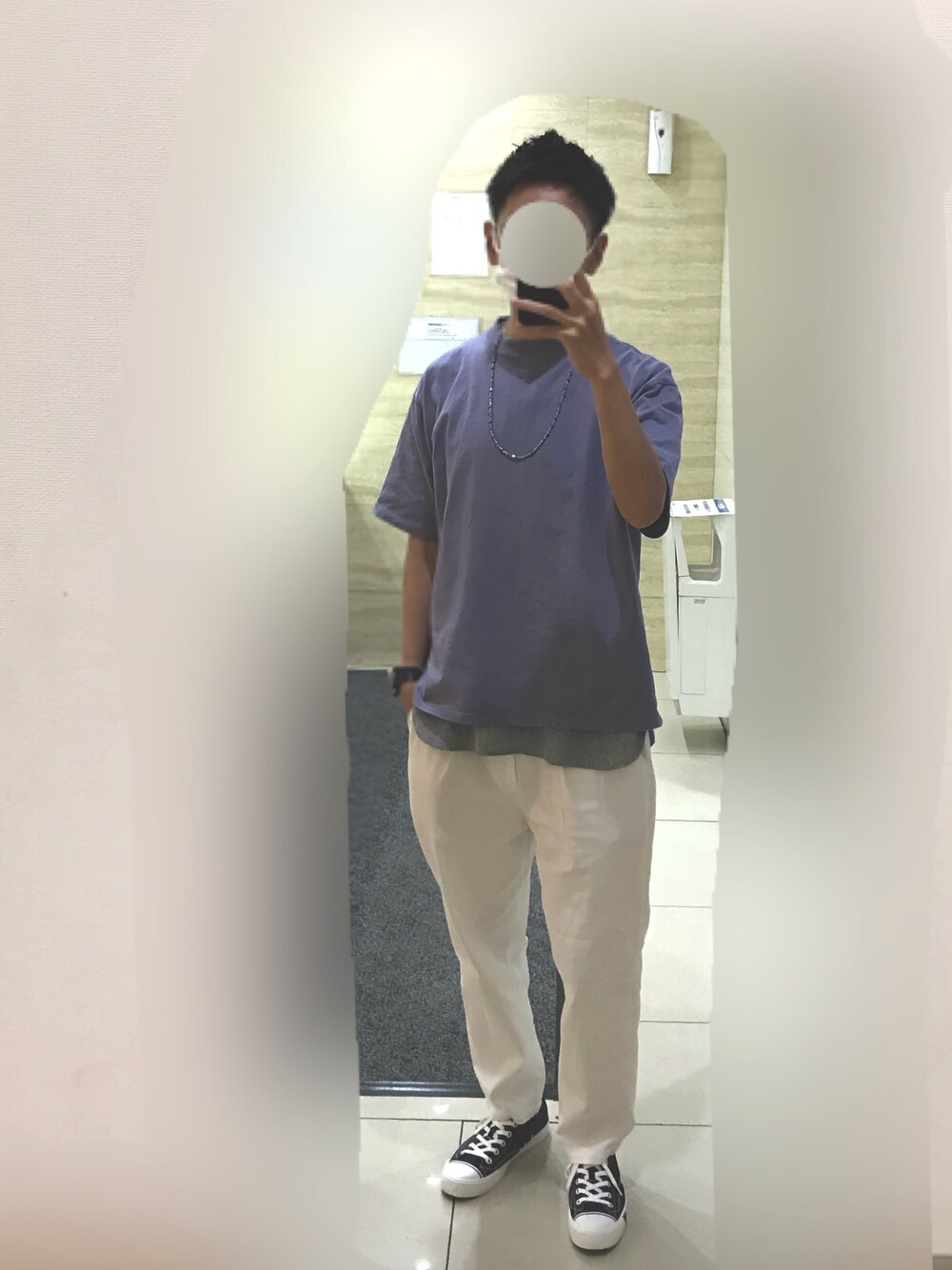 「プロケッズ、ホワイトパンツ」｜「TIMELY WARNINGのTimely Warning / カルゼデニムワイドテーパードタックパンツ〈セットアップ対応〉（その他パンツ、ホワイト系）」を使った、FLさん（メンズ・178cm）の秋コーディネートの1枚目の写真