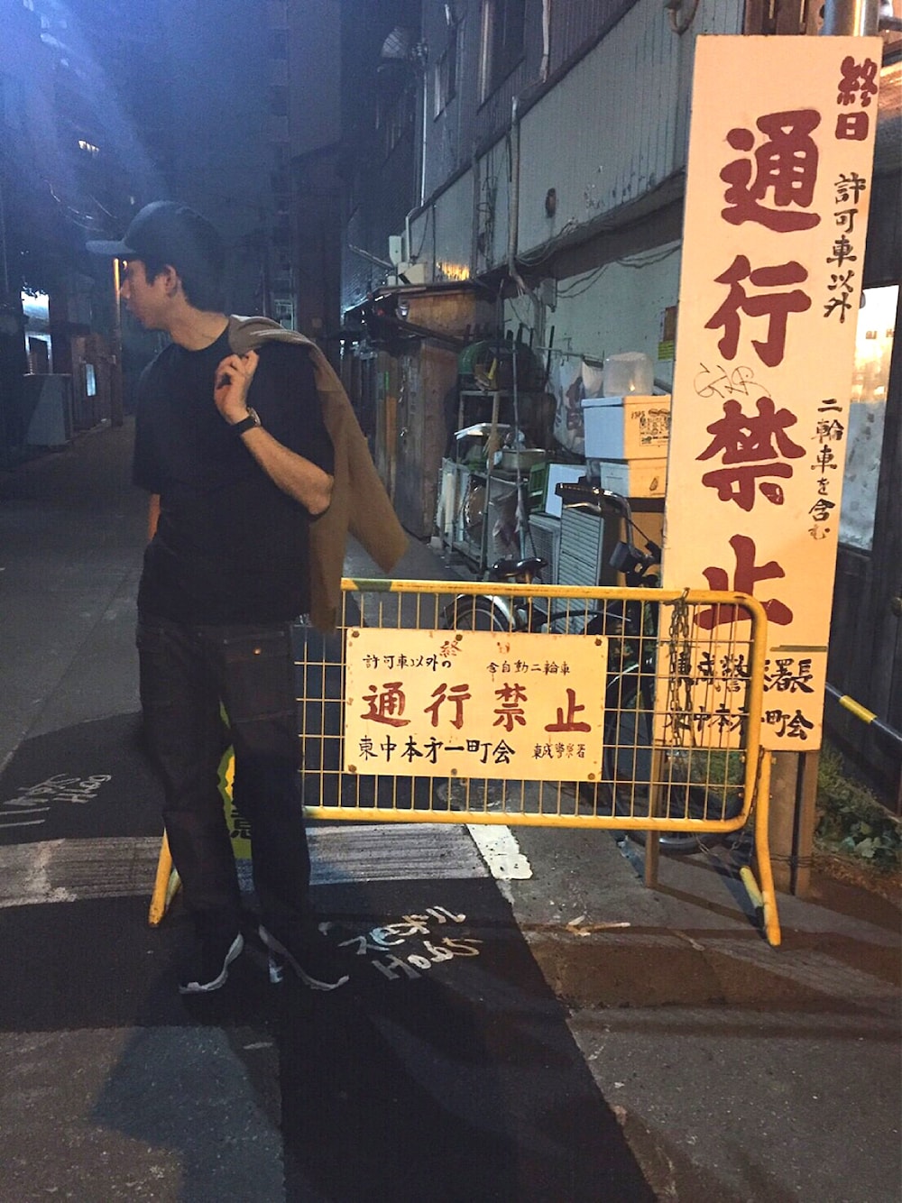 「夏コーデ、Tシャツ、黒Tシャツ、ラフ、ＧＷ、キャップ、スポーティー、ササッとコーデ、orslow、ETUDES」｜「STAMPDのアイテム（キャップ、ブラック系）」を使った、やまぐちさん（メンズ・173cm）の春コーディネートの1枚目の写真