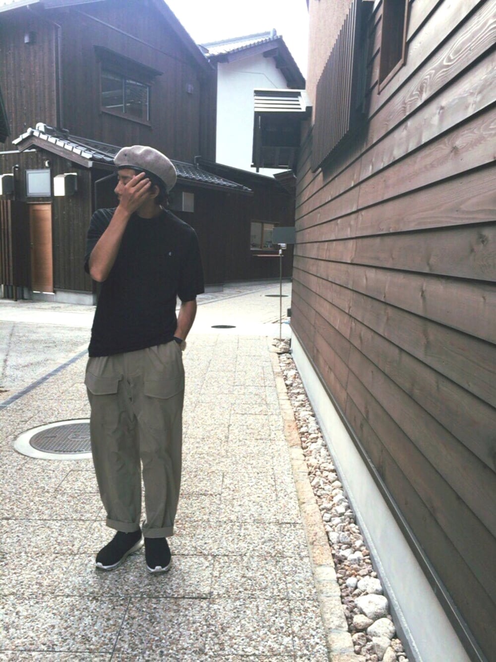 「tacasi、ETUDES、N.HOOLYWOOD、Tomo&Co、黒×ベージュ、カーゴパンツ、ベレー帽、モックネック、花火大会、浴衣」｜「International Gallery BEAMSのTA CA Si / リネン ミリタリーベレー（ハンチング/ベレー帽、ベージュ系）」を使った、やまぐちさん（メンズ・173cm）の夏コーディネートの1枚目の写真