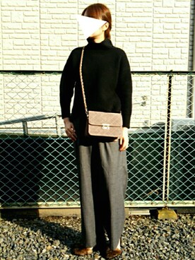 「ファーサンダル」｜「アイテム（パンプス）」を使った、akkiさん（レディース・164cm）の秋コーディネート