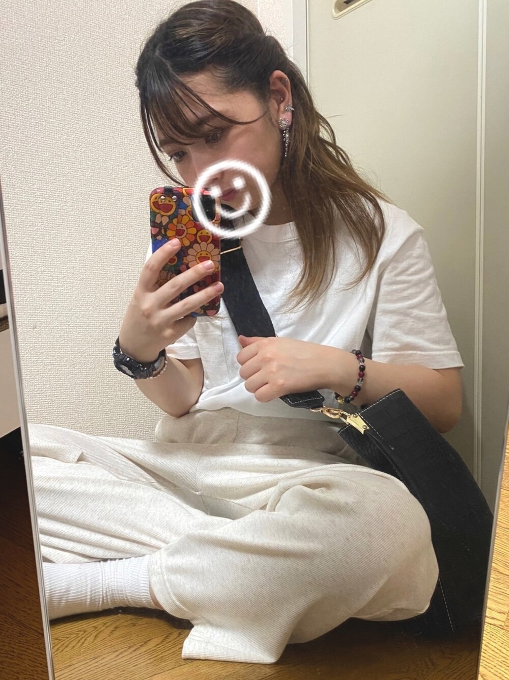 「ラクチンコーデ、オールホワイト、ワントーンコーデ、ホワイト、リラックススタイル、プチプラコーデ、シンプル、ハーフアップ」｜「MAGICAL MOSH MISFITSのアイテム（Tシャツ/カットソー、ホワイト系）」を使った、umeさん（レディース・158cm）の夏コーディネートの1枚目の写真