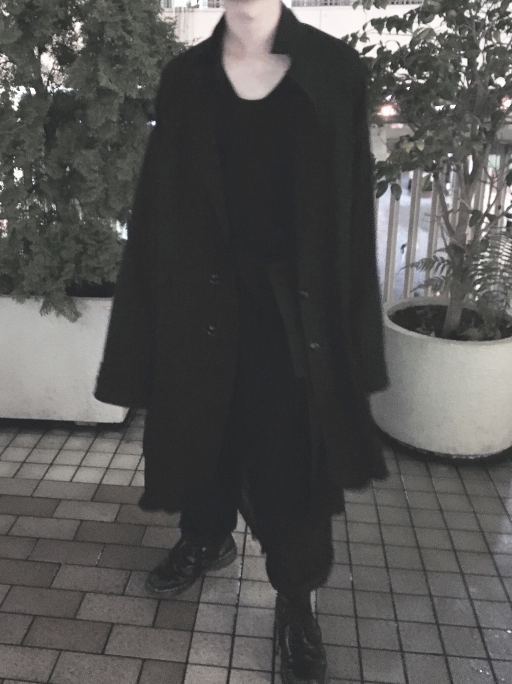 「秋コーデ、ゆるコーデ、黒、ワイドパンツ、ブラック、低身長、HARE、ヨウジヤマモト、yohjiyamamoto」｜「Yohji Yamamoto POUR HOMMEのアイテム（シャツ/ブラウス、ブラック系）」を使った、miさん（メンズ・168cm）の秋コーディネートの1枚目の写真