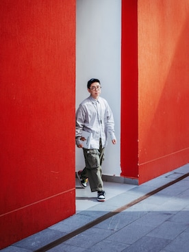 「ROARINGWILDのアイテム（トップス）」を使った、石头さん（メンズ・170cm）の秋コーディネート