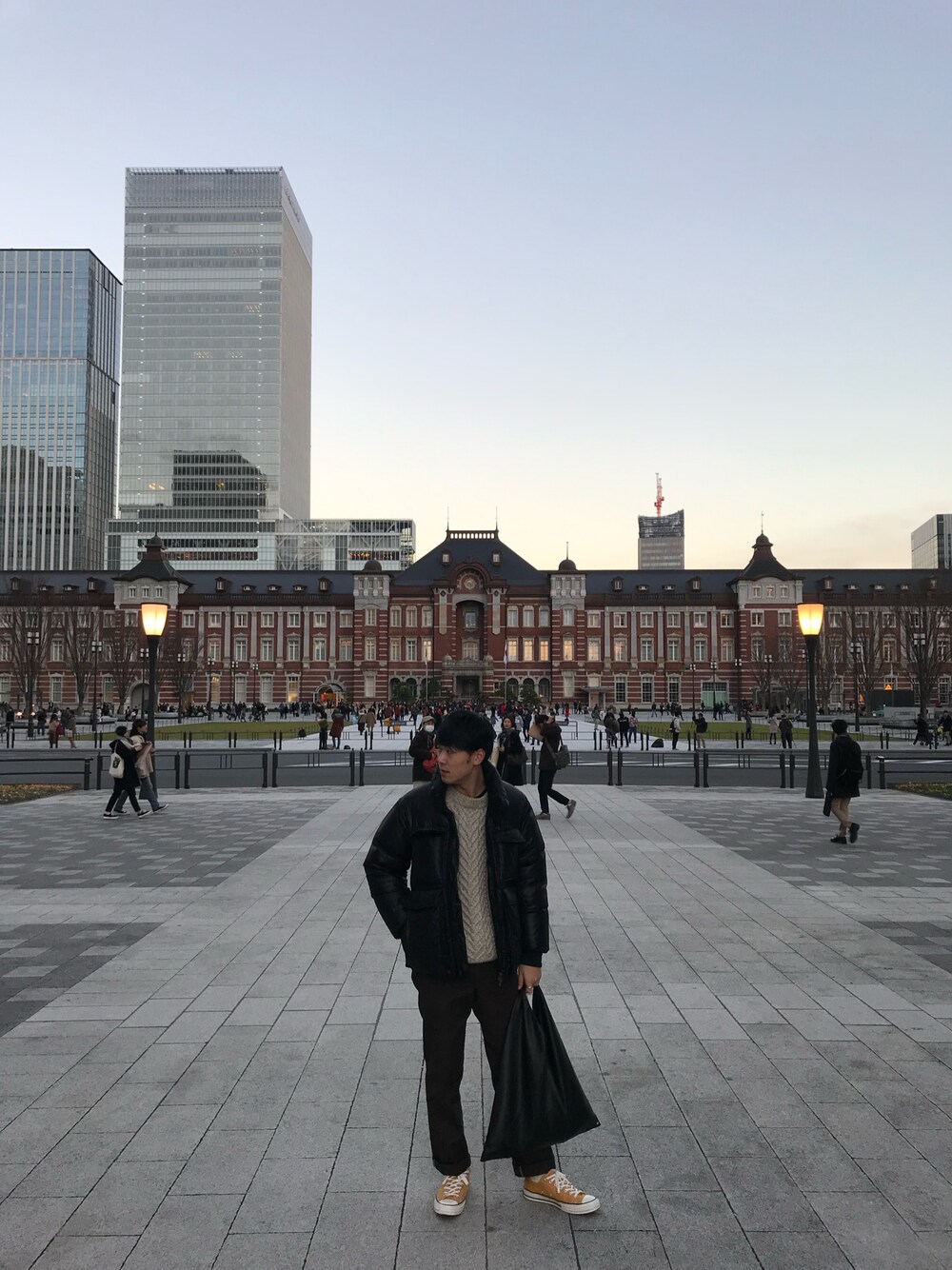 「MM6、Maison Margiela、冬コーデ、ダウンコーデ、AcneStudios」｜「Acne Studiosのアイテム（ダウンジャケット/コート、ブラック系）」を使った、Hiroki Itoi さん（メンズ・183cm）の冬コーディネートの1枚目の写真