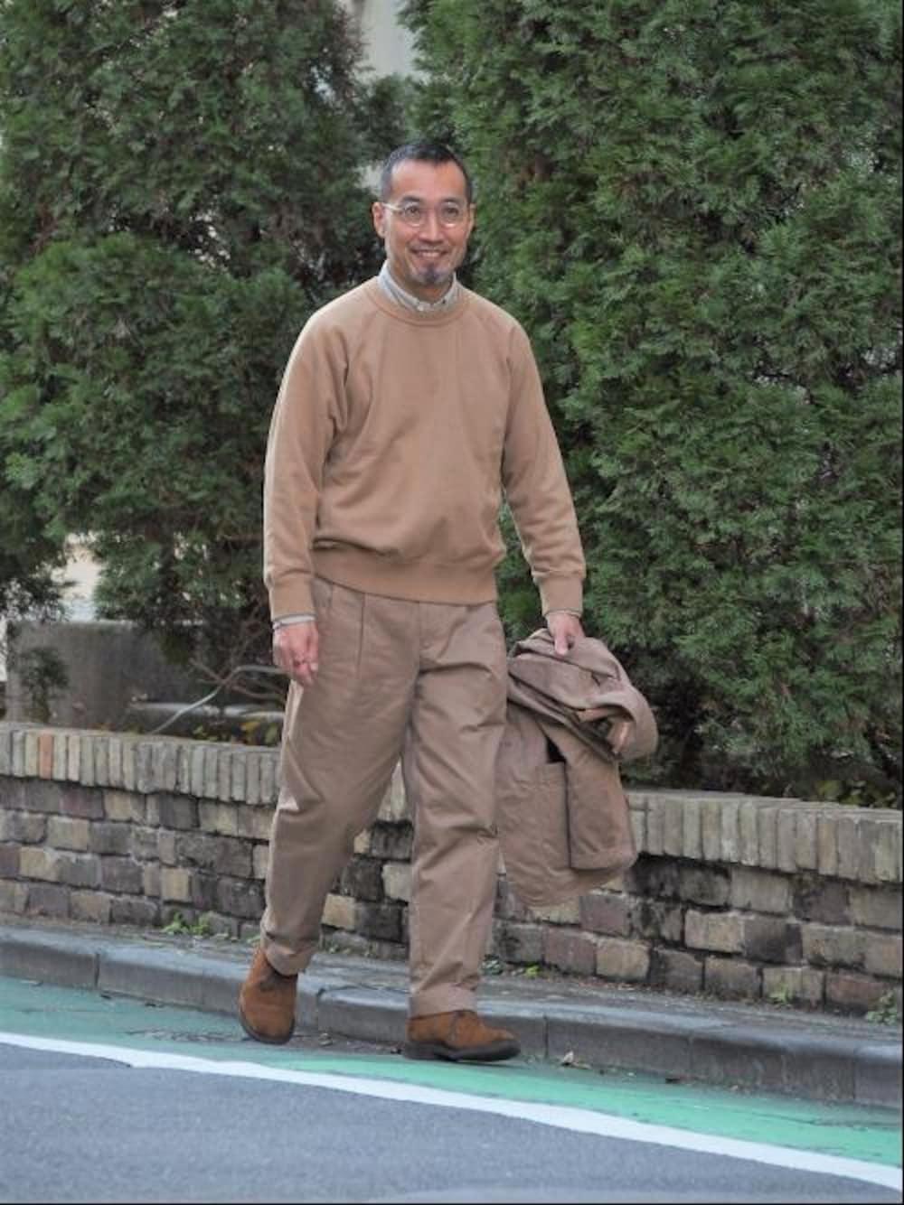 「リラックス、ストリート、ベーシック/トラッド」｜「Districtの＜District (ディストリクト) ＞ クルーネック スウェット（スウェット、ベージュ系）」を使った、ShinjiJediMoriyamaさん（メンズ・168cm）の冬コーディネートの1枚目の写真