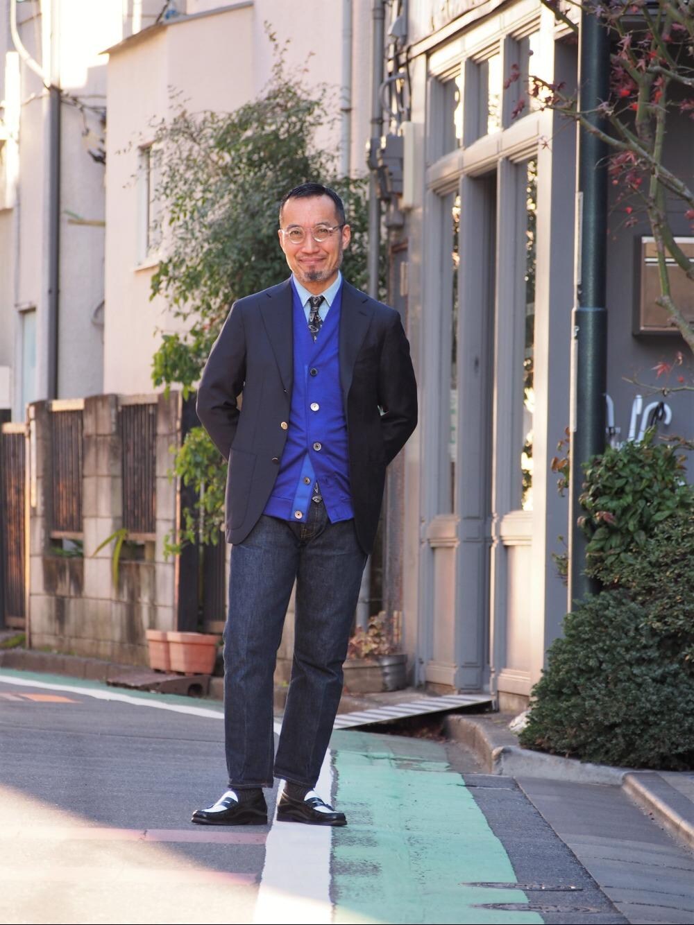 「カーディガン、ジャケット、リラックス、デニムパンツ、ベーシック/トラッド」｜「K ITOの【別注】＜K ITO（ケー・イトウ）＞ ウールテンジク カーディガン（カーディガン/ボレロ、パープル系）」を使った、ShinjiJediMoriyamaさん（メンズ・168cm）の冬コーディネートの1枚目の写真