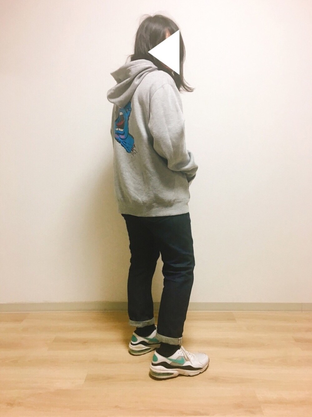 「ストリート服が好き、カジュアルコーデ、ユニクロ、NIKE、サンタクルーズ、リジットデニム」｜「NIKEのNIKE AIR MAX 93 (306551)（スニーカー、ホワイト系）」を使った、桃のももさん（レディース・153cm）の秋コーディネートの1枚目の写真