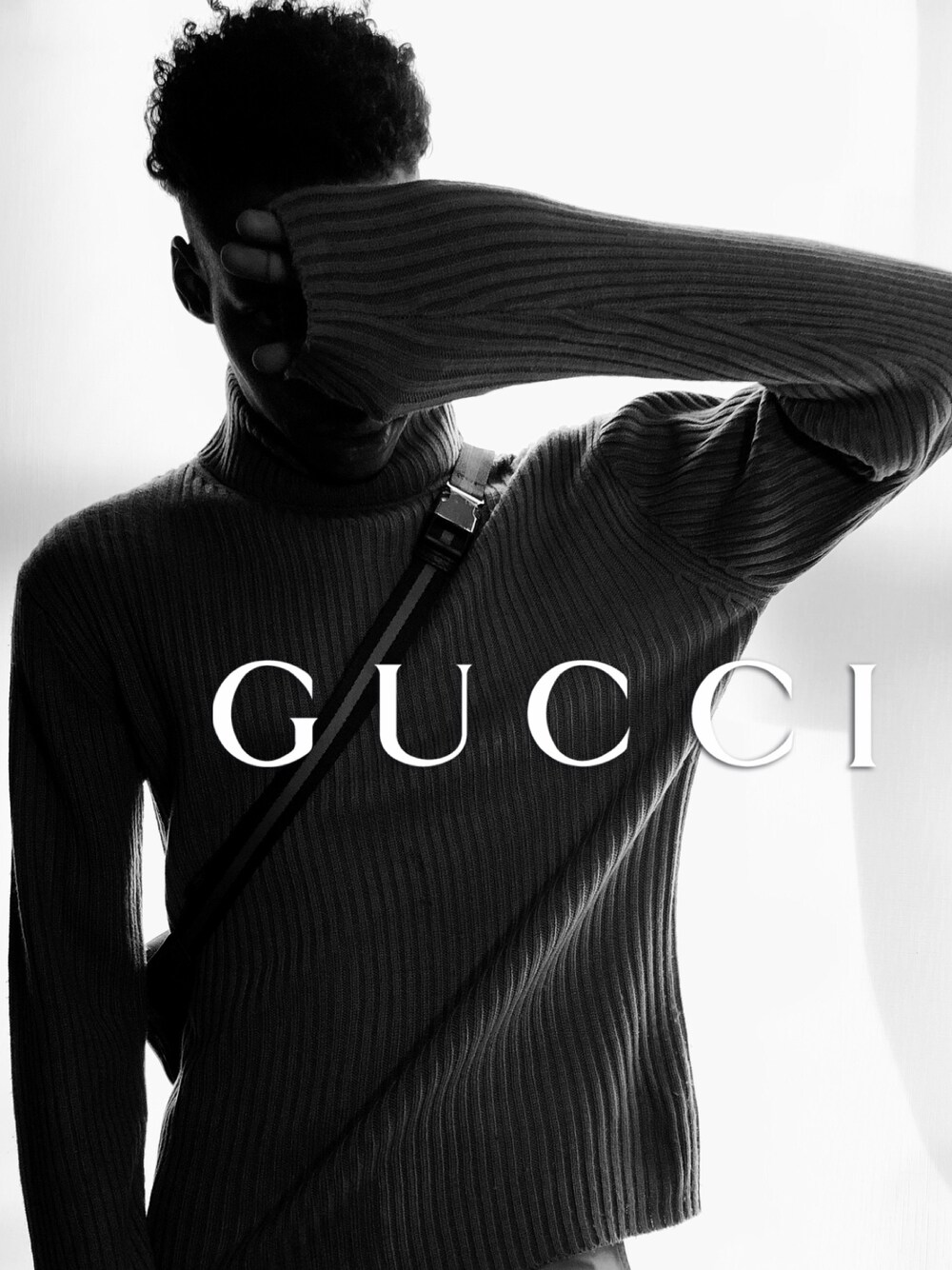「Kev Chino’、GUCCI、GUCCIベルト、H&M、WEARBOOKエントリー、WEAR、men、menswear、model、lookbook」｜「H&Mのアイテム（スウェット、グリーン系）」を使った、Kev Chino'さん（メンズ・173cm）の冬コーディネートの1枚目の写真