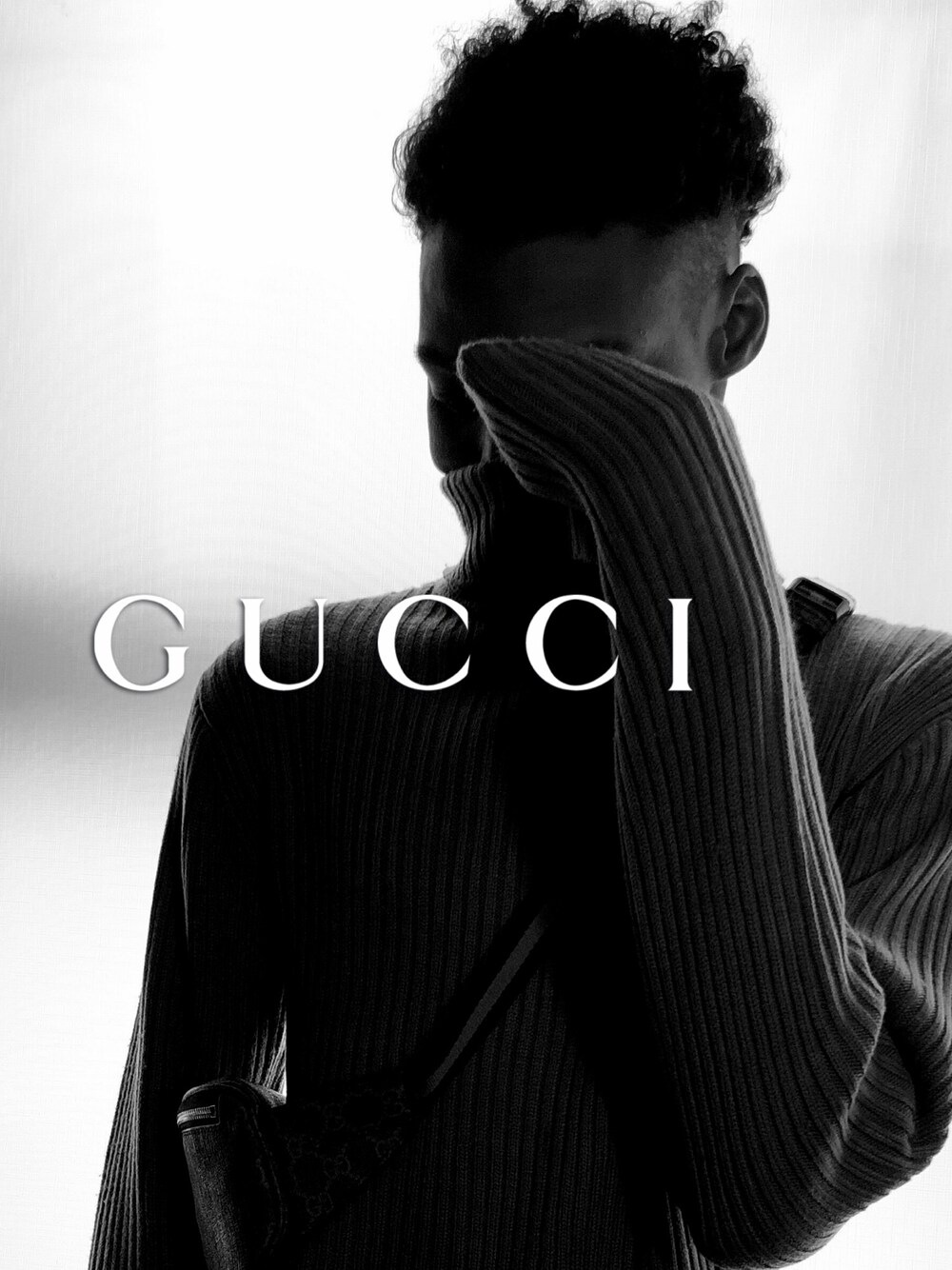 「Kev Chino’、GUCCI、GUCCIベルト、H&M、WEARBOOKエントリー、WEAR、men、menswear、model、turtleneck」｜「H&Mのアイテム（スウェット、グリーン系）」を使った、Kev Chino'さん（メンズ・173cm）の冬コーディネートの1枚目の写真