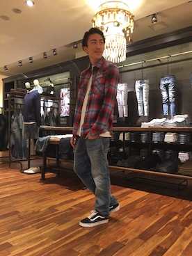 「DIESEL（ディーゼル）の00SZS10NAPK（シャツ/ブラウス、レッド系）」を使った、Y.Sさん（メンズ・180cm）の春コーディネート