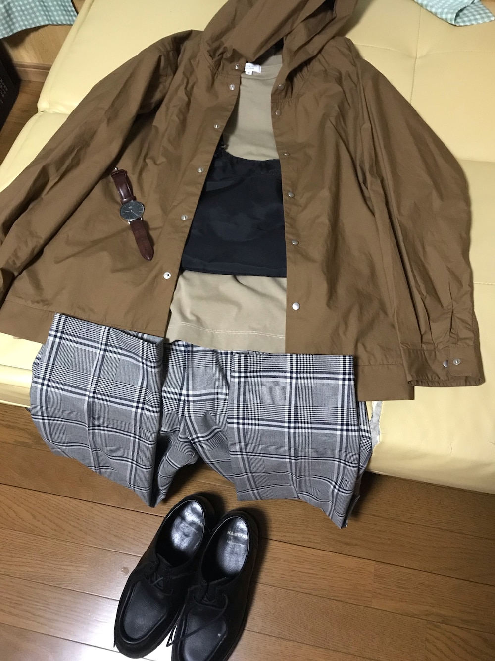 「秋のコーデ、ブラウンコーデ」｜「URBAN RESEARCH DOORSのスナップシャツパーカー（ブルゾン、イエロー系）」を使った、しゅうこさん（メンズ・165cm）の秋コーディネートの1枚目の写真