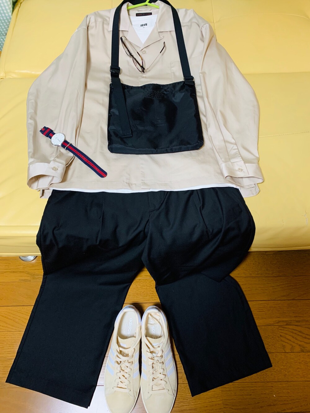 「ラブアンドピース2019、ベージュコーデ、オープンカラーシャツ」｜「SENSE OF PLACE by URBAN RESEARCHのアイテム（スラックス、ブラック系）」を使った、しゅうこさん（メンズ・165cm）の秋コーディネートの1枚目の写真