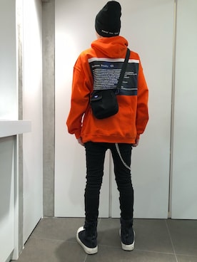 「WHITELAND（ホワイトランド）のアイテム（ボディバッグ/ウエストポーチ）」を使った、アライトモヤさん（メンズ・170cm）の冬コーディネート