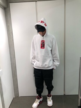 「BlackEyePatch（ブラックアイパッチ）のアイテム（パーカー）」を使った、アライトモヤさん（メンズ・170cm）の秋コーディネート