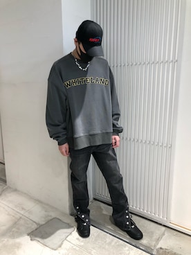 「WHITELAND（ホワイトランド）のアイテム（スウェット）」を使った、アライトモヤさん（メンズ・170cm）の冬コーディネート