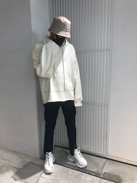 「KaneZ（ケインズ）のアイテム」を使った、アライトモヤさん（メンズ・170cm）の春コーディネート