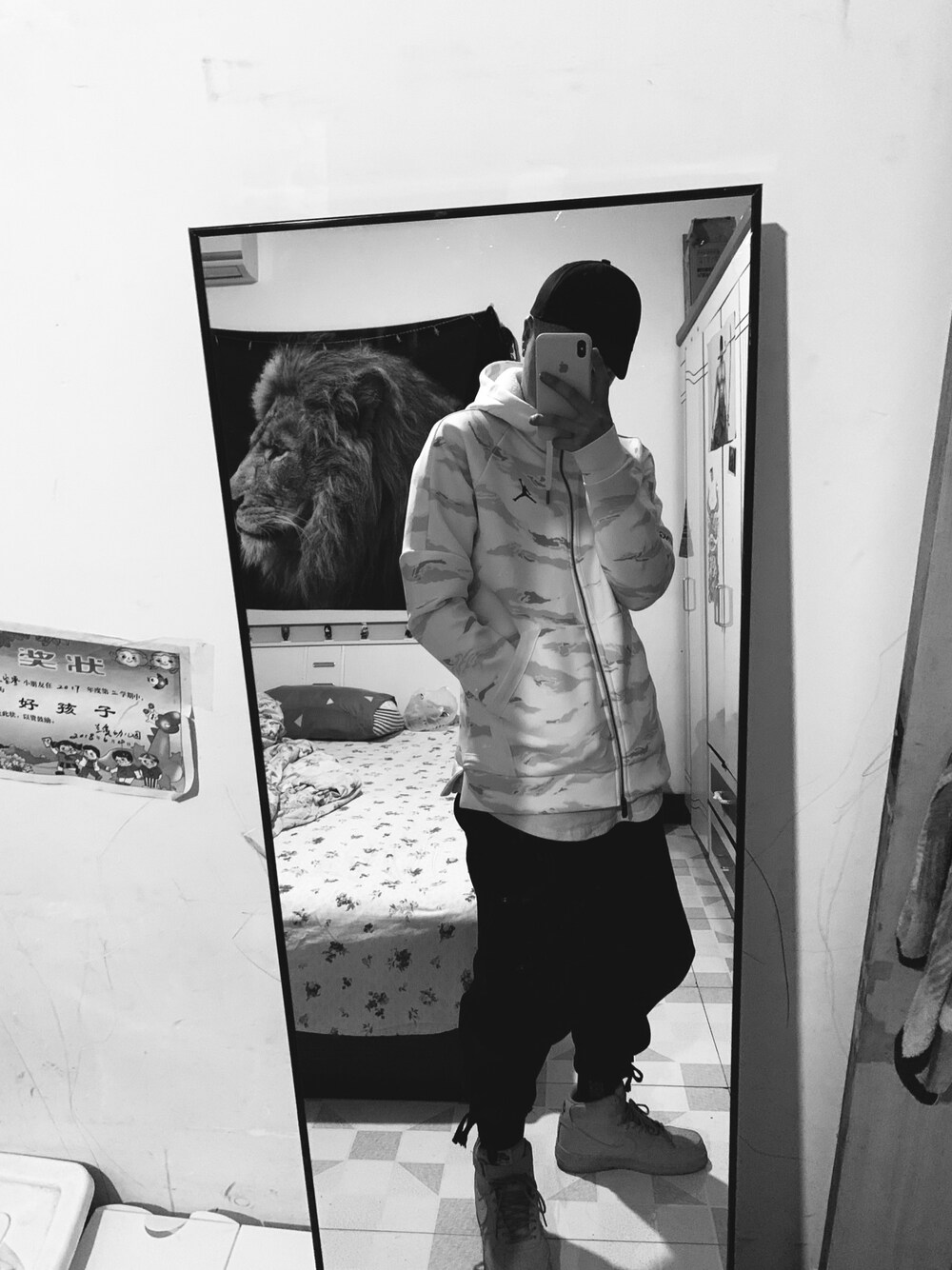 「NIKEのアイテム（アンダーウェア、ホワイト系）」を使った、yepeng010914さん（メンズ・177cm）の秋コーディネートの1枚目の写真