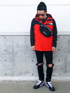 マウンテンパーカー オレンジ系 を使った スニーカー のメンズ人気ファッションコーディネート Wear