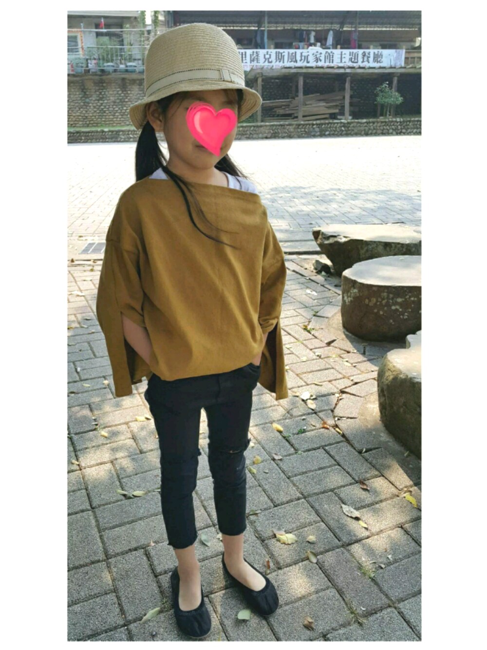 「H&Mのアイテム（モカシン/デッキシューズ、ブラック系）」を使った、marsann@gmail.comさん（キッズ・120cm）の春コーディネートの1枚目の写真
