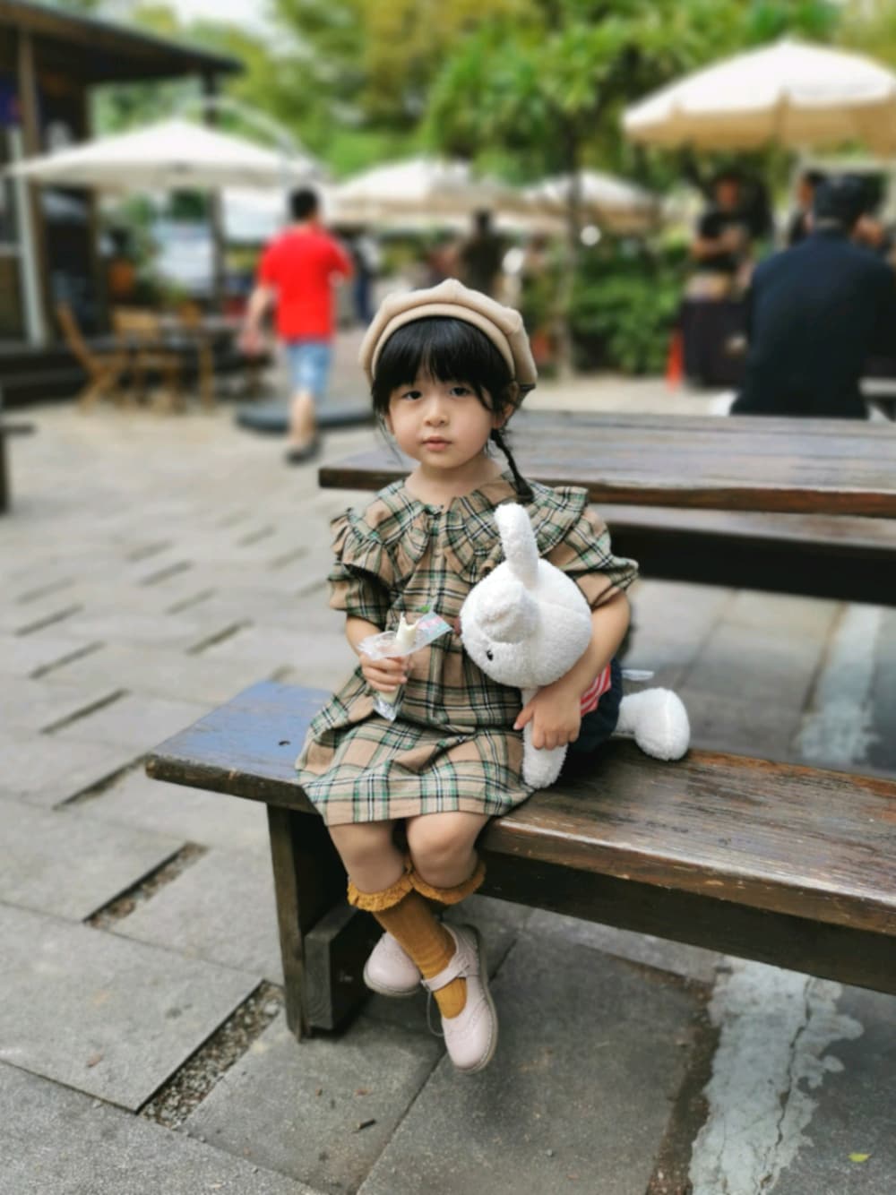 「マルシェ、girl、3歳、ノーブランドコーデ」｜「no brandのアイテム（ワンピース、ベージュ系）」を使った、fuuさん（レディース・104cm）の春コーディネートの1枚目の写真