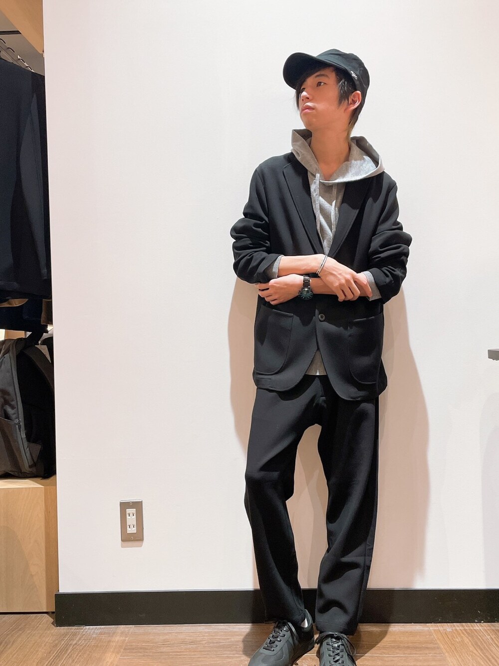 「セットアップ、キャップ、カジュアルコーデ」｜「THE SHOP TK のツイルワークキャップ（キャップ、ブラック系）」を使った、hu_tosiさん（メンズ・168cm）の冬コーディネートの1枚目の写真